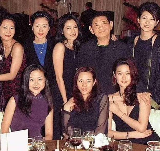 中國香港女明星，自信之光，展現(xiàn)變化之力