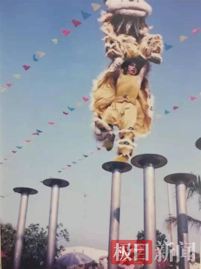 藤縣獅王比賽視頻，小巷深處的獨(dú)特魅力展現(xiàn)獅王風(fēng)采