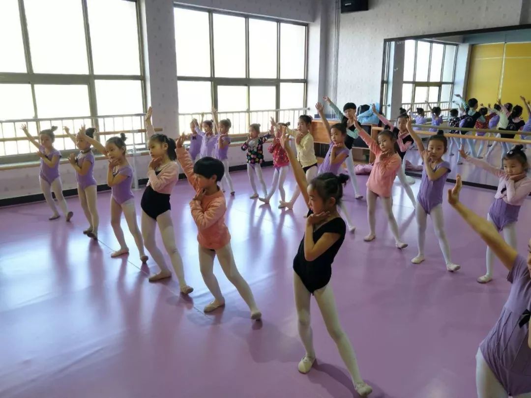 最新舞蹈教程揭秘，小巷深處的舞蹈樂(lè)園之旅