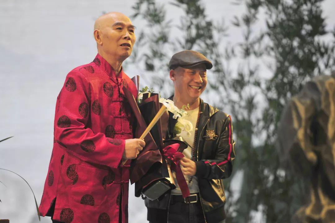 李伯清最新評書，鄰里溫情與友情的紐帶