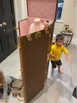 百萬贏家最新版，小巷中的特色小店揭秘