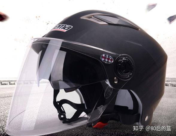 頭盔新規(guī)發(fā)布，多方觀點(diǎn)碰撞與個(gè)人立場(chǎng)探討