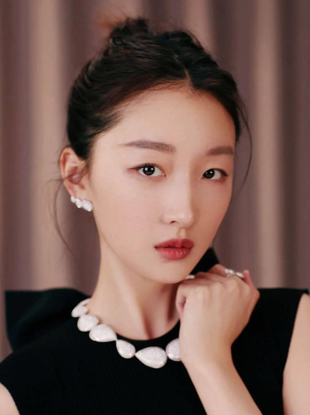 明星女助理,明星女助理，一場尋找內(nèi)心平靜的旅行之旅