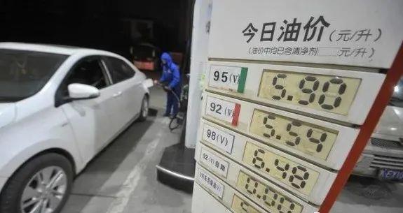 汽油價(jià)格92最新消息,汽油價(jià)格92最新消息，獲取與理解汽油定價(jià)機(jī)制的全攻略