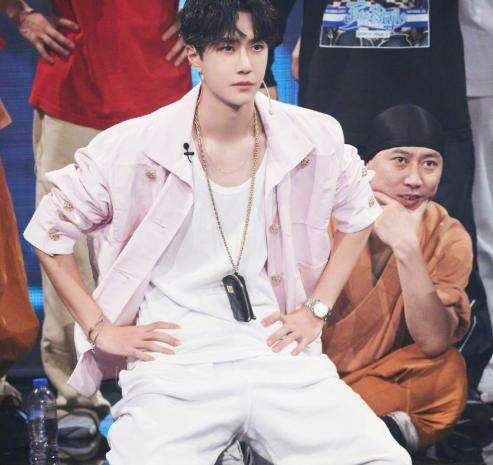 實(shí)力演員,實(shí)力演員與小巷中的隱藏寶藏，一家特色小店的奇妙之旅