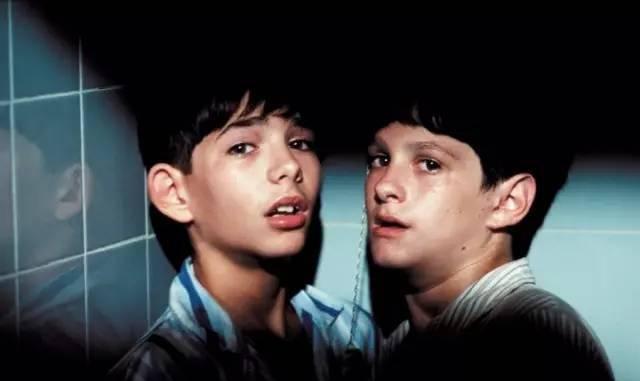 猥褻電影,關于猥褻電影的文章