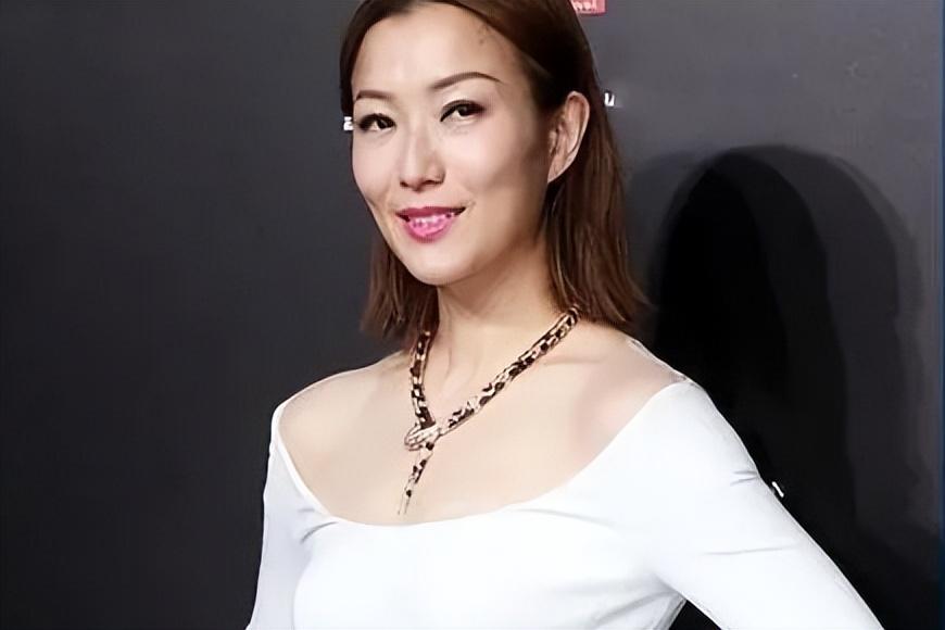 女明星內(nèi)衣的秘密與小巷中的時(shí)尚殿堂揭秘