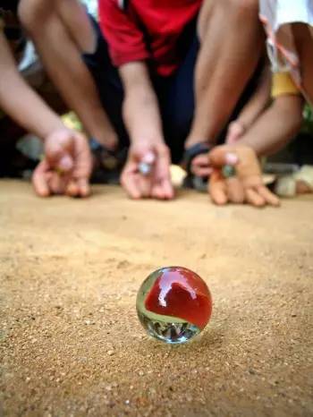 打彈珠比賽,打彈珠比賽，一場自然美景中的心靈之旅