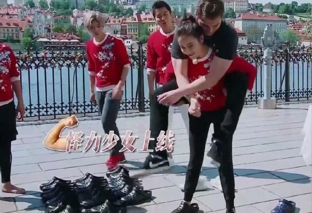 迪麗熱巴鹿晗最新動態(tài),迪麗熱巴鹿晗最新動態(tài)，公眾關(guān)注下的娛樂焦點