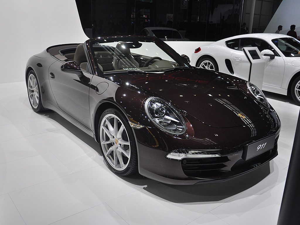 保時(shí)捷911跑車價(jià)格，速度與友情的完美交融的奢華之旅