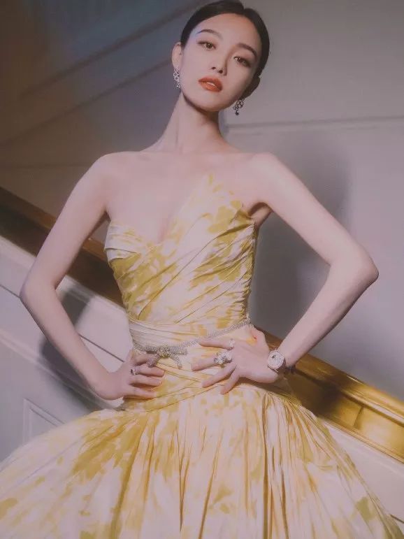 成人女明星應(yīng)遠(yuǎn)離色情內(nèi)容，傳遞正能量，樹立良好榜樣