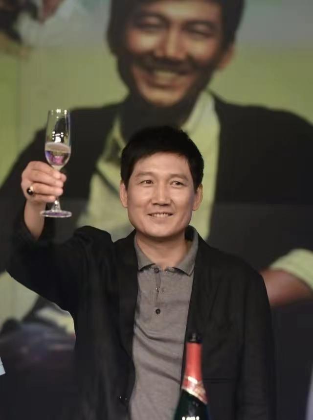 星光背后的無聲掙扎，明星與抑郁癥的斗爭