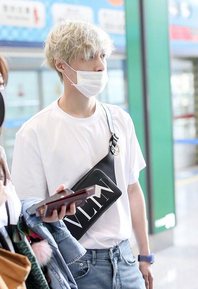 發(fā)型明星男，潮流引領(lǐng)與個(gè)性表達(dá)的藝術(shù)