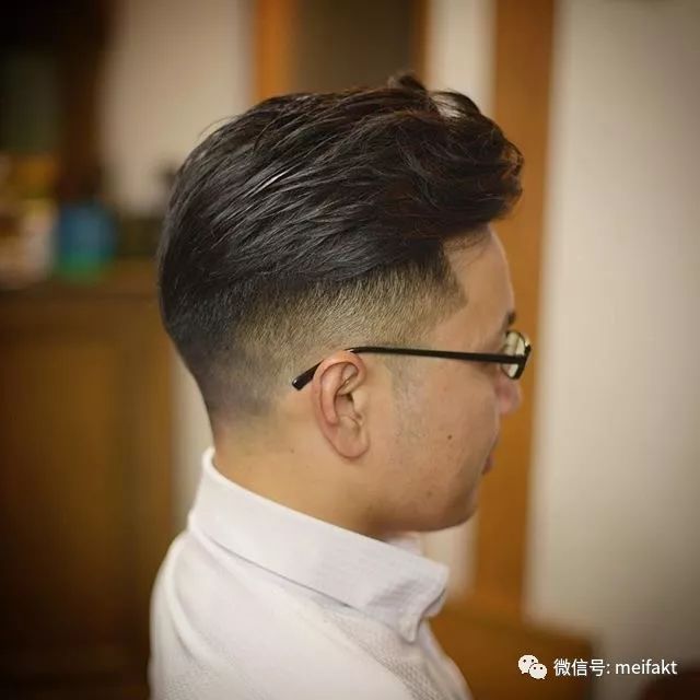 最新中年男士發(fā)型,最新中年男士發(fā)型，科技重塑魅力，引領(lǐng)潮流新風(fēng)尚