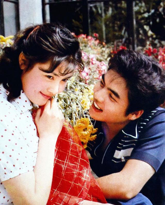 綠茵場上的輝煌與大自然寧靜間的內(nèi)心平衡，一位21號足球明星的故事