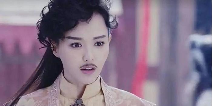 男扮女裝明星的力量，變化、自信與成就之路的探索