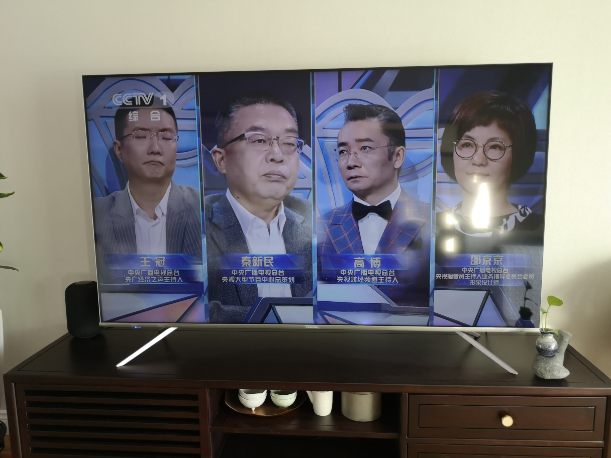 海信電視65寸,海信電視65寸，科技與視覺的盛宴