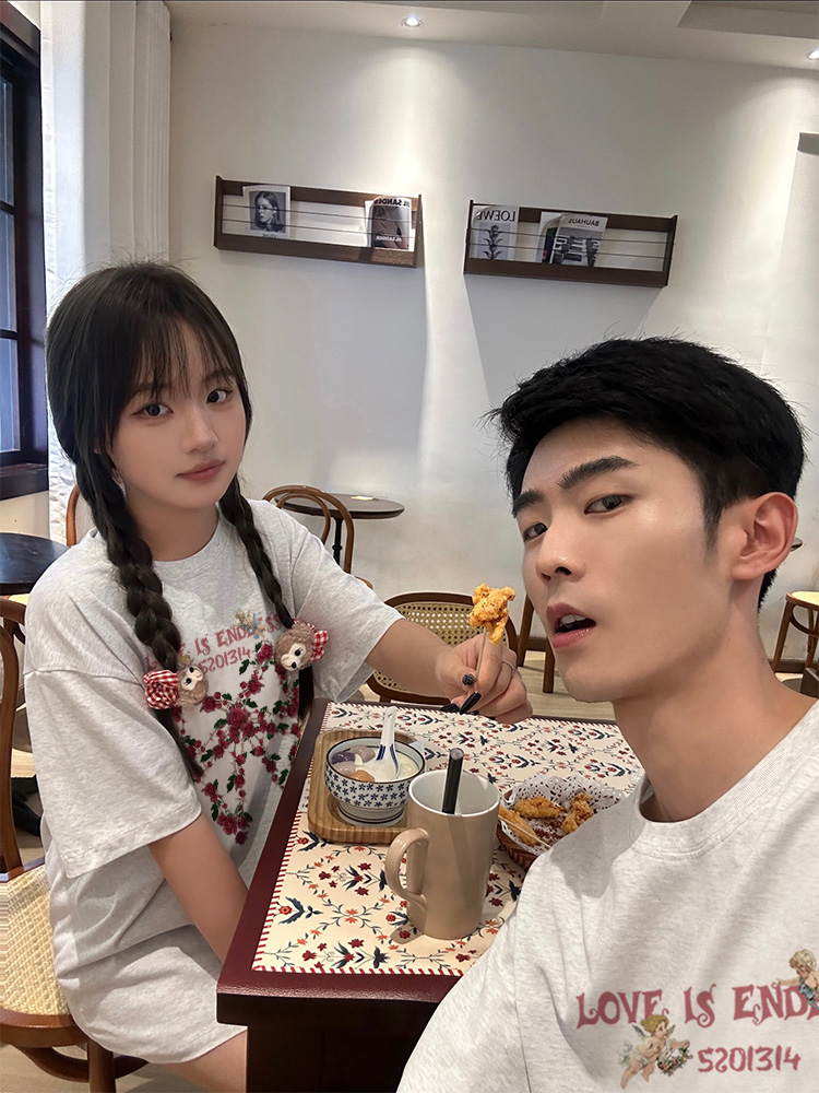 探索自然美景的浪漫之旅，最新國產(chǎn)情侶視頻合集