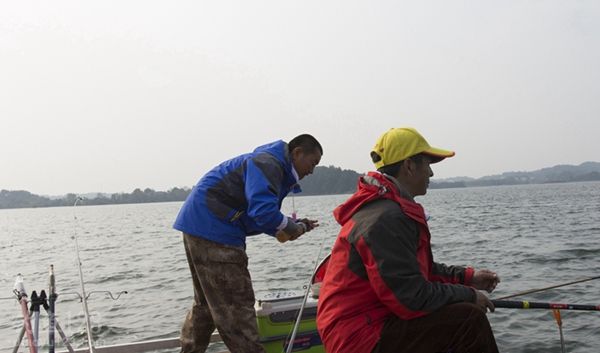 萬(wàn)佛湖釣魚(yú)比賽，釣出自信，掌握變化的力量