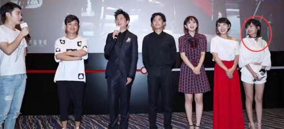 潘粵明與女演員牽手，心靈之旅的平靜尋覓