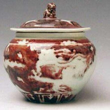 釉里紅瓷器價格揭秘，歷史背景、價值評估與時代地位