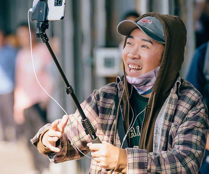 與大鵬同行的女演員，變化、自信與成就的力量展現(xiàn)