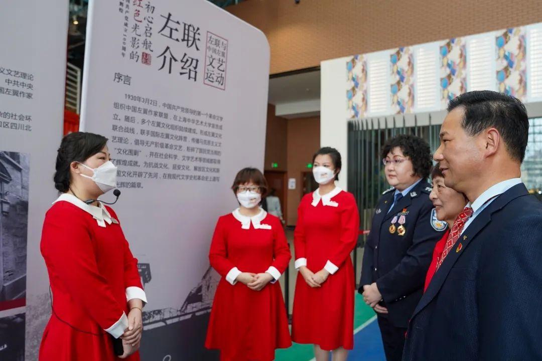 左翼電影，掀起革命浪潮，展現(xiàn)高科技魅力