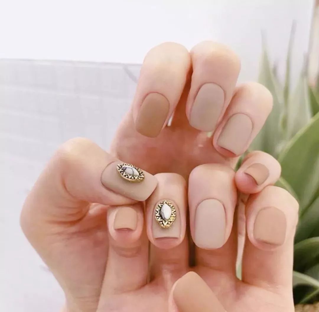 最新美甲圖片，時(shí)尚潮流的絢麗演繹