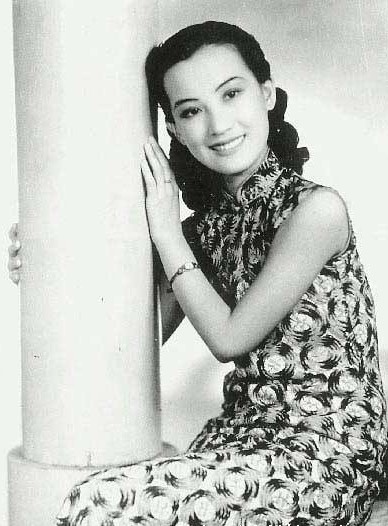 民國女演員踏足自然美景之旅，探索之旅開啟