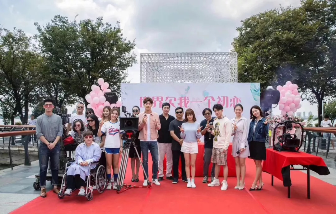 白鹿戀情與科技新品，引領(lǐng)潮流，體驗未來戀情之旅