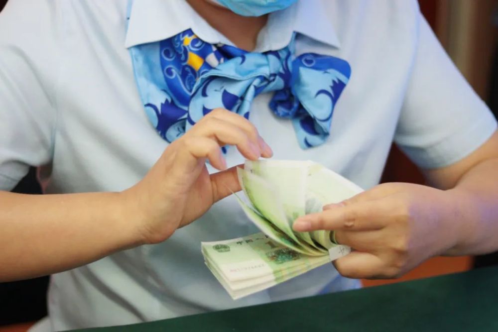 揭秘點(diǎn)鈔比賽規(guī)則，賽場(chǎng)震撼來(lái)襲！