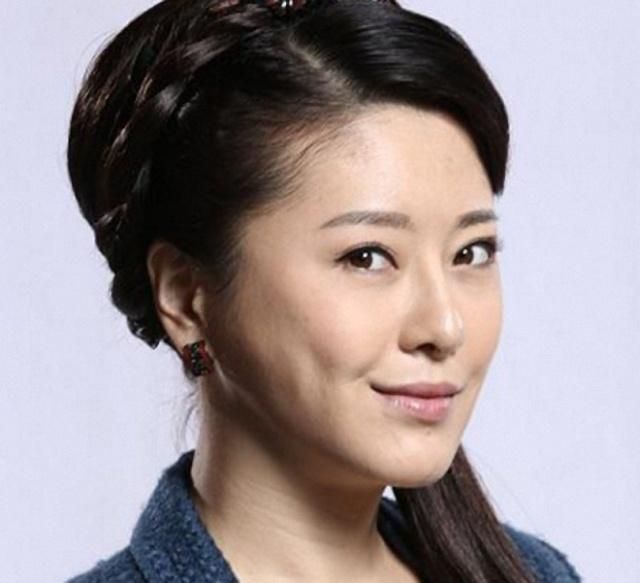 四區(qū)演員的角色定位與多維表達(dá)藝術(shù)探討