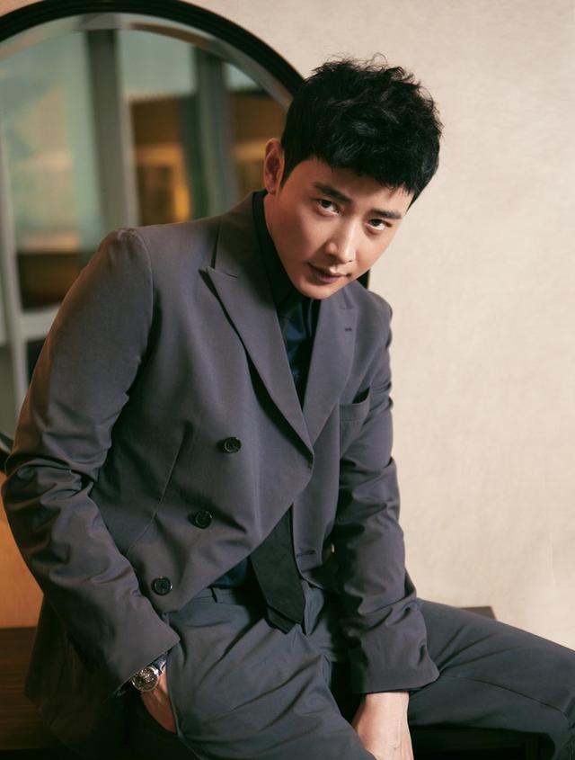 羅晉近期陽光帥氣照片展現(xiàn)魅力四溢的演員風(fēng)采