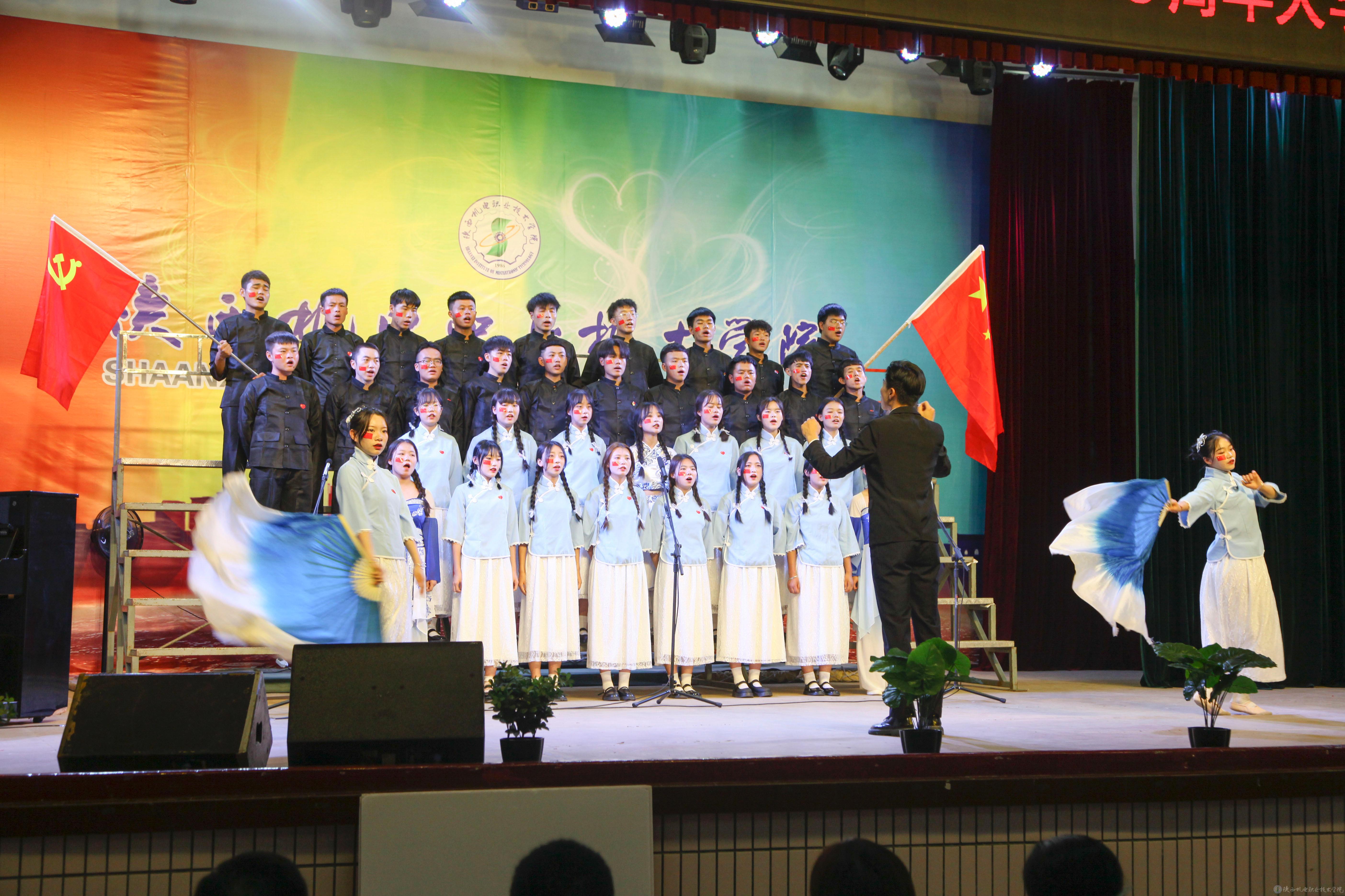 大學(xué)生合唱比賽視頻，小巷深處的音樂(lè)盛宴盛典