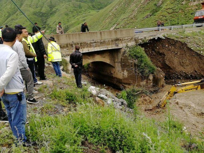 四川S302省道實時路況探秘，特色小店與小徑奇遇記