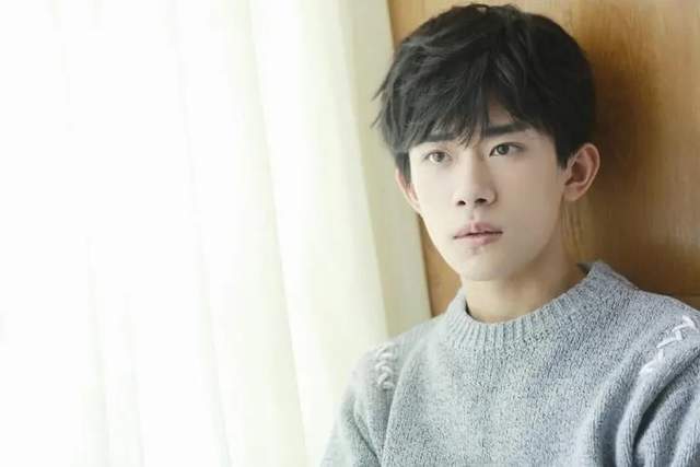 易烊千璽最新帥氣照片，時尚魅力與多元風(fēng)格的聚焦展現(xiàn)