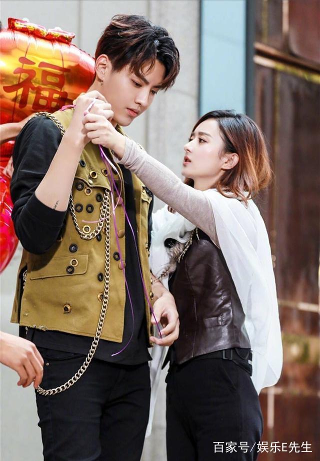 趙麗穎吳亦凡最新圖片，小巷風情與隱藏特色小店探秘