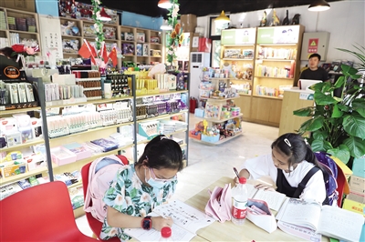 官妖丁公子最新章節(jié)暢閱，高科技產(chǎn)品的革新之旅全揭秘