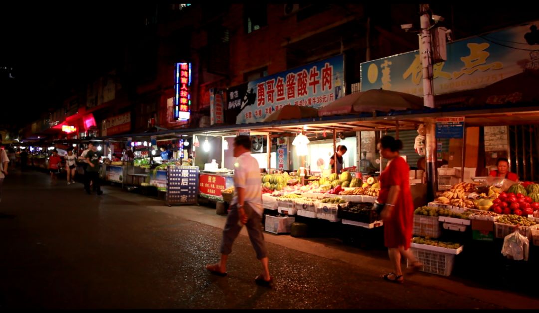 凱里小吃一條街，自然美景與味蕾盛宴的完美結(jié)合之旅