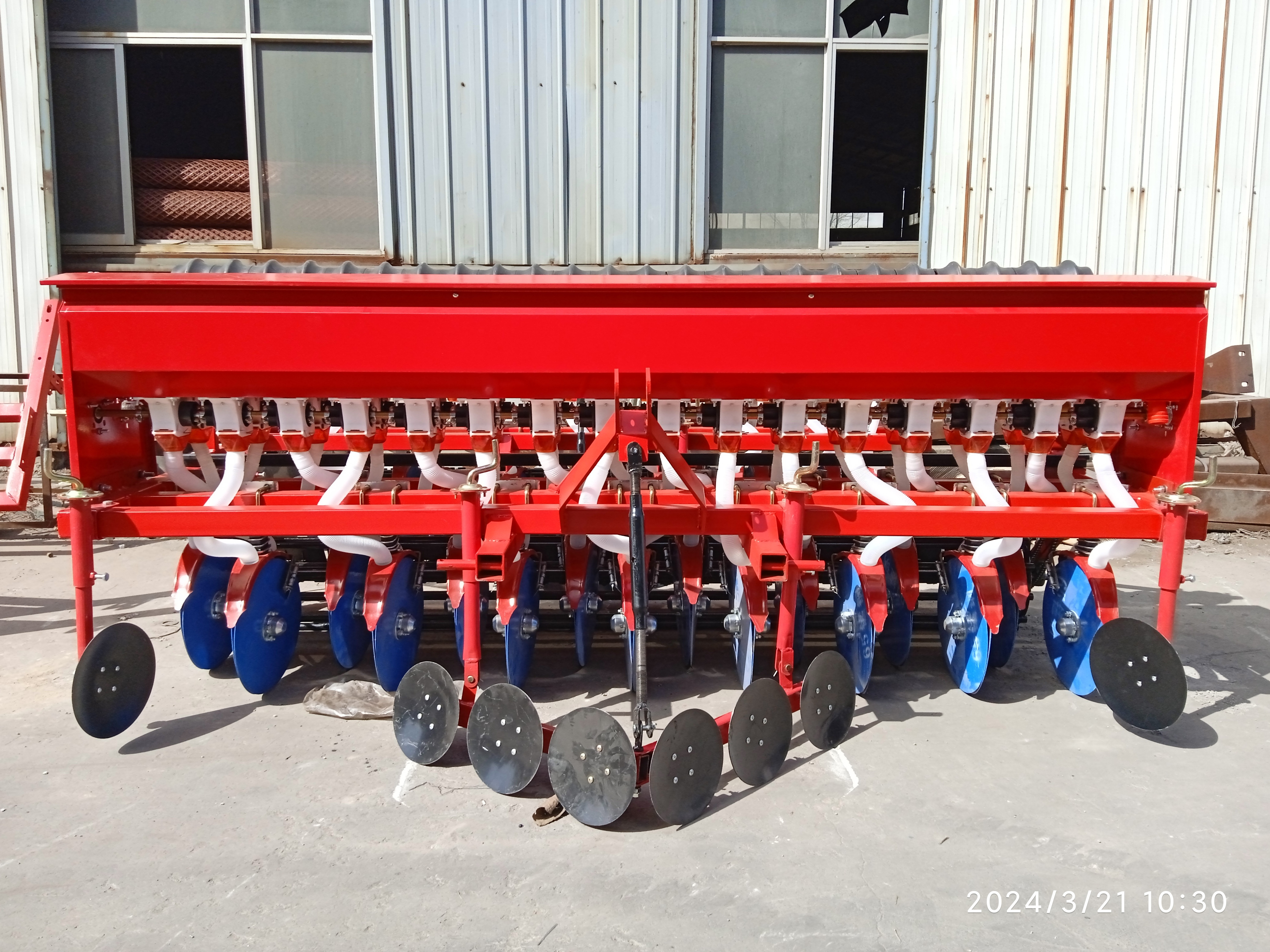 最新款小麥播種機(jī)，播種效率的革命性飛躍，小麥24行播種機(jī)亮相！