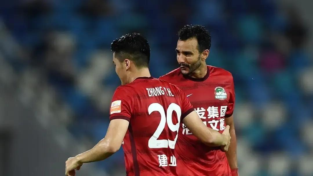 中超風(fēng)云再起，最新17輪積分榜排名與小巷奇遇的碰撞