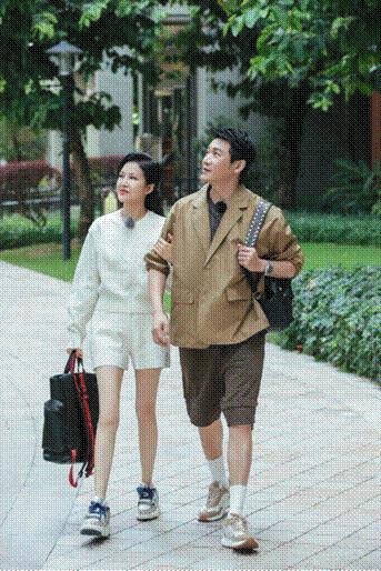 麥迪娜姜潮愛情事業(yè)雙豐收，最新動態(tài)揭秘