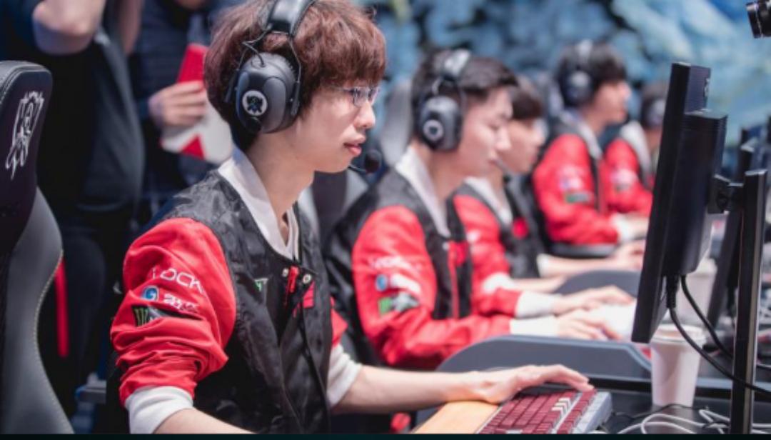 S7小組賽最新戰(zhàn)報(bào)及賽事分析與觀點(diǎn)闡述