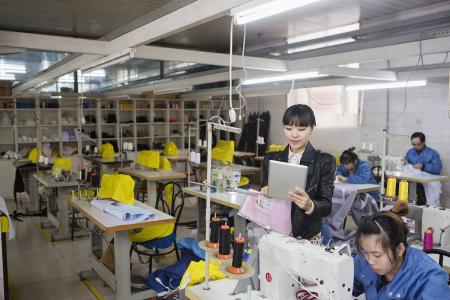 廣州制衣廠急聘燙工，燙衣技術(shù)展現(xiàn)你的才華！