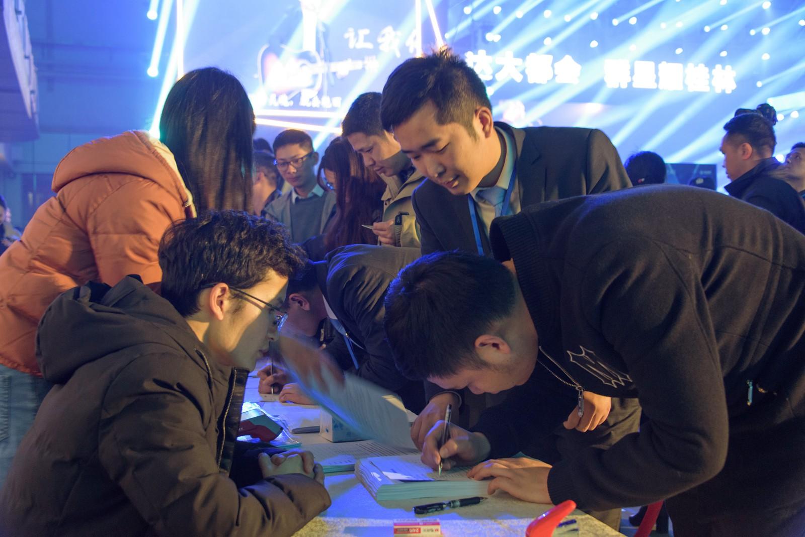 超強(qiáng)音浪最新一期嘉賓揭秘，音樂中的友情與家的溫馨時刻