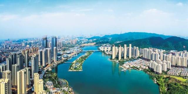 湘江新區(qū)最新動(dòng)態(tài)與一段溫馨的友情故事摘要