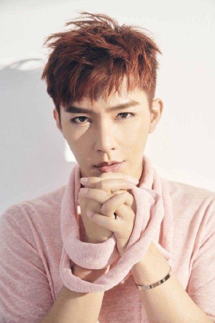 炎亞綸的最新動(dòng)態(tài)，變化中的學(xué)習(xí)之旅，自信與成就感的源泉。