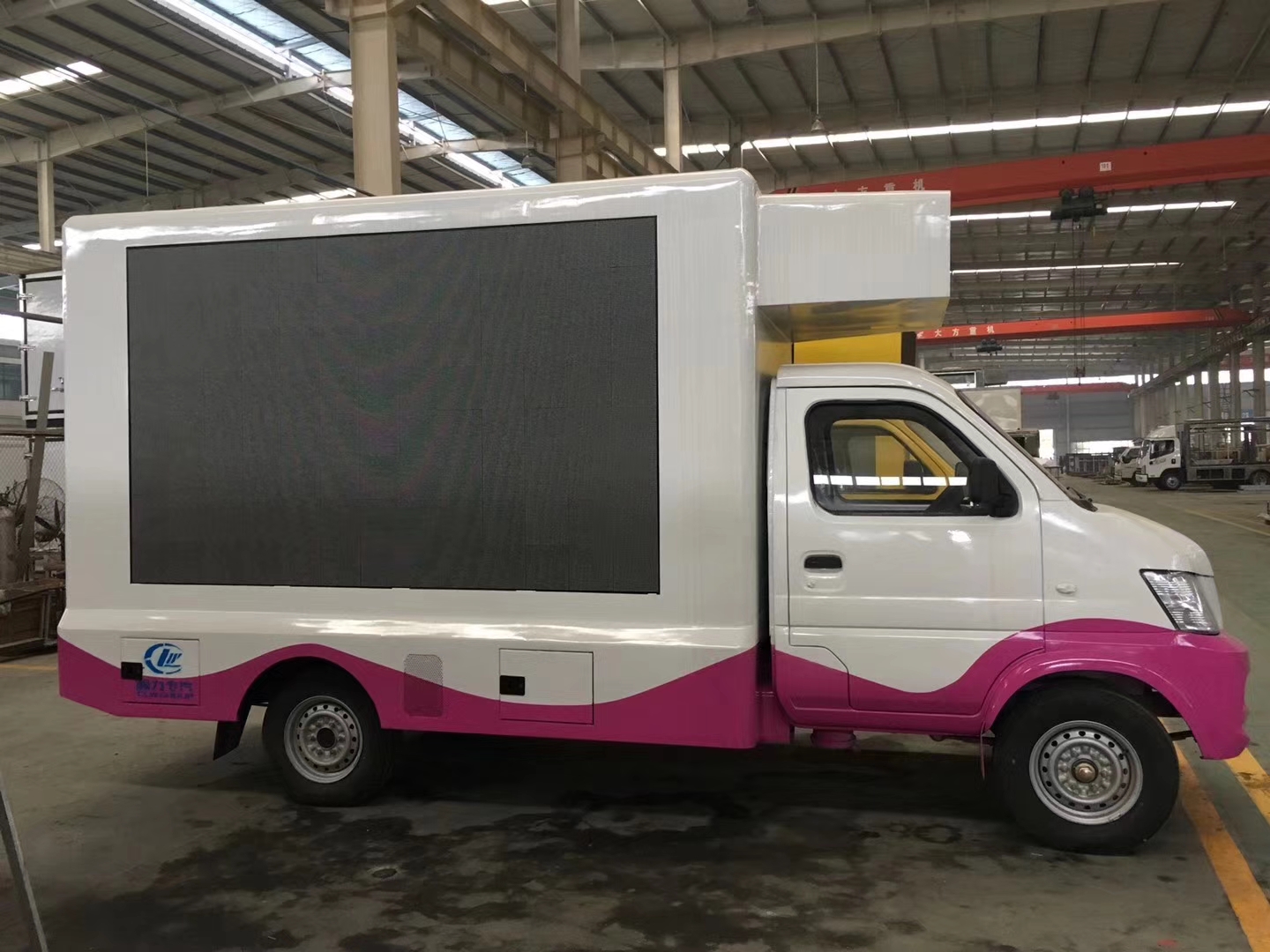 最新廣告車，駛向成功的自信成就之旅