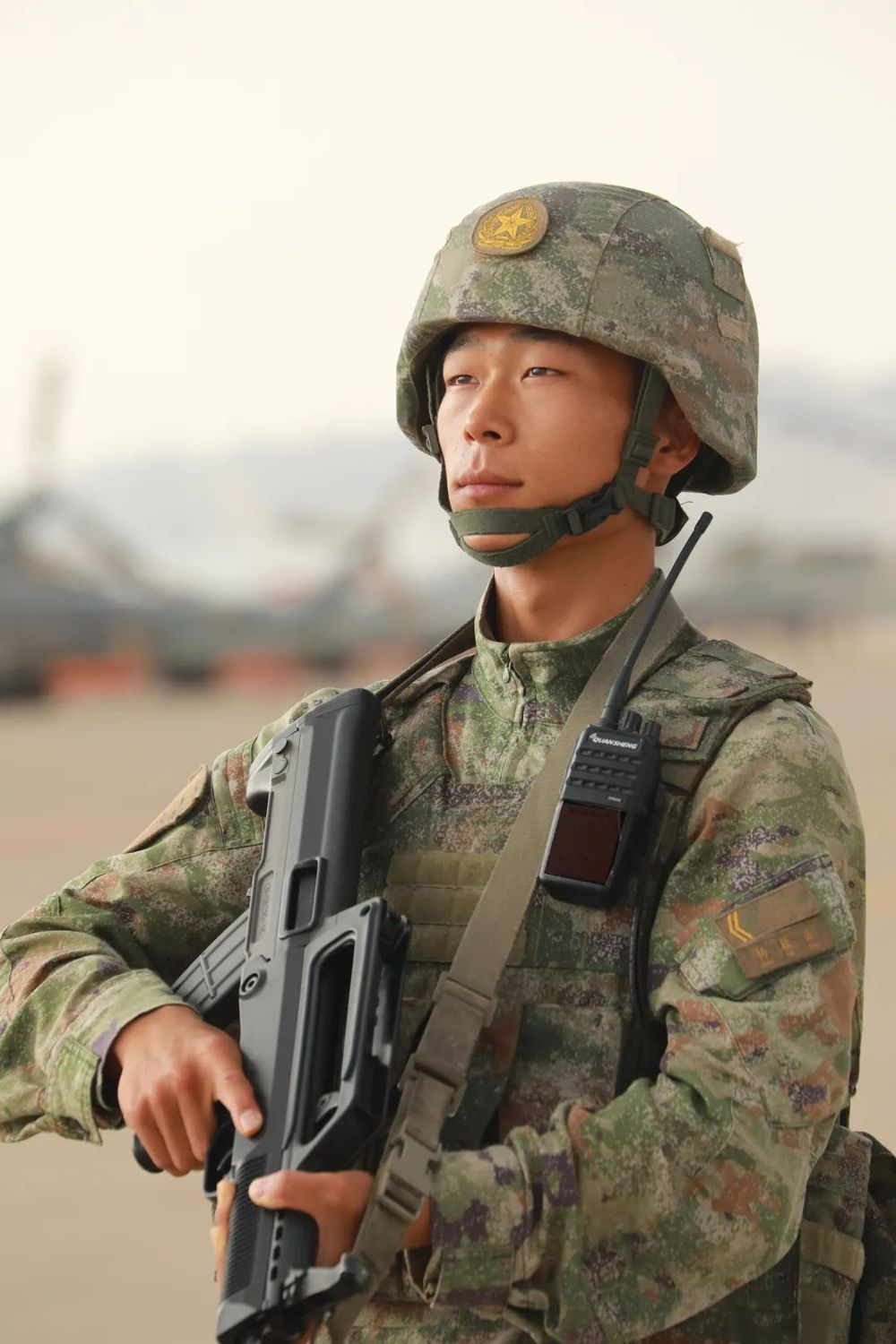 『最新軍裝揭秘，潮流與威嚴(yán)并存』