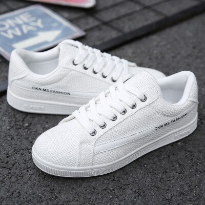 探索小巷時尚魅力，最新板鞋潮流揭秘